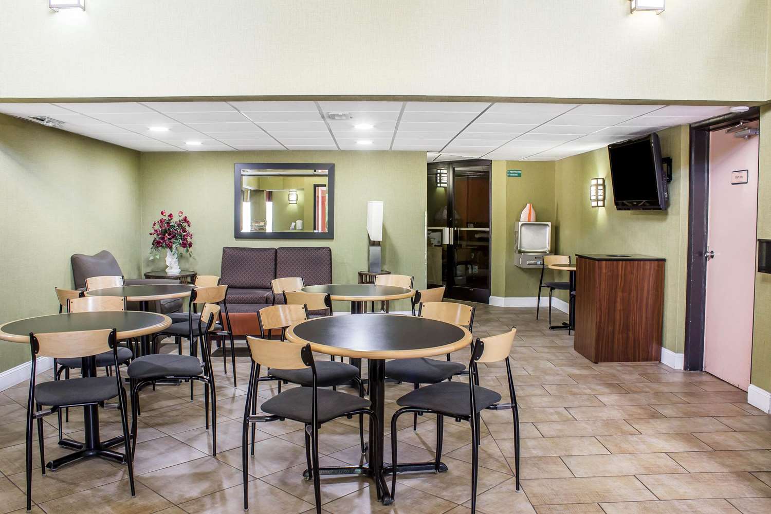 Quality Inn Selma NC 16/25