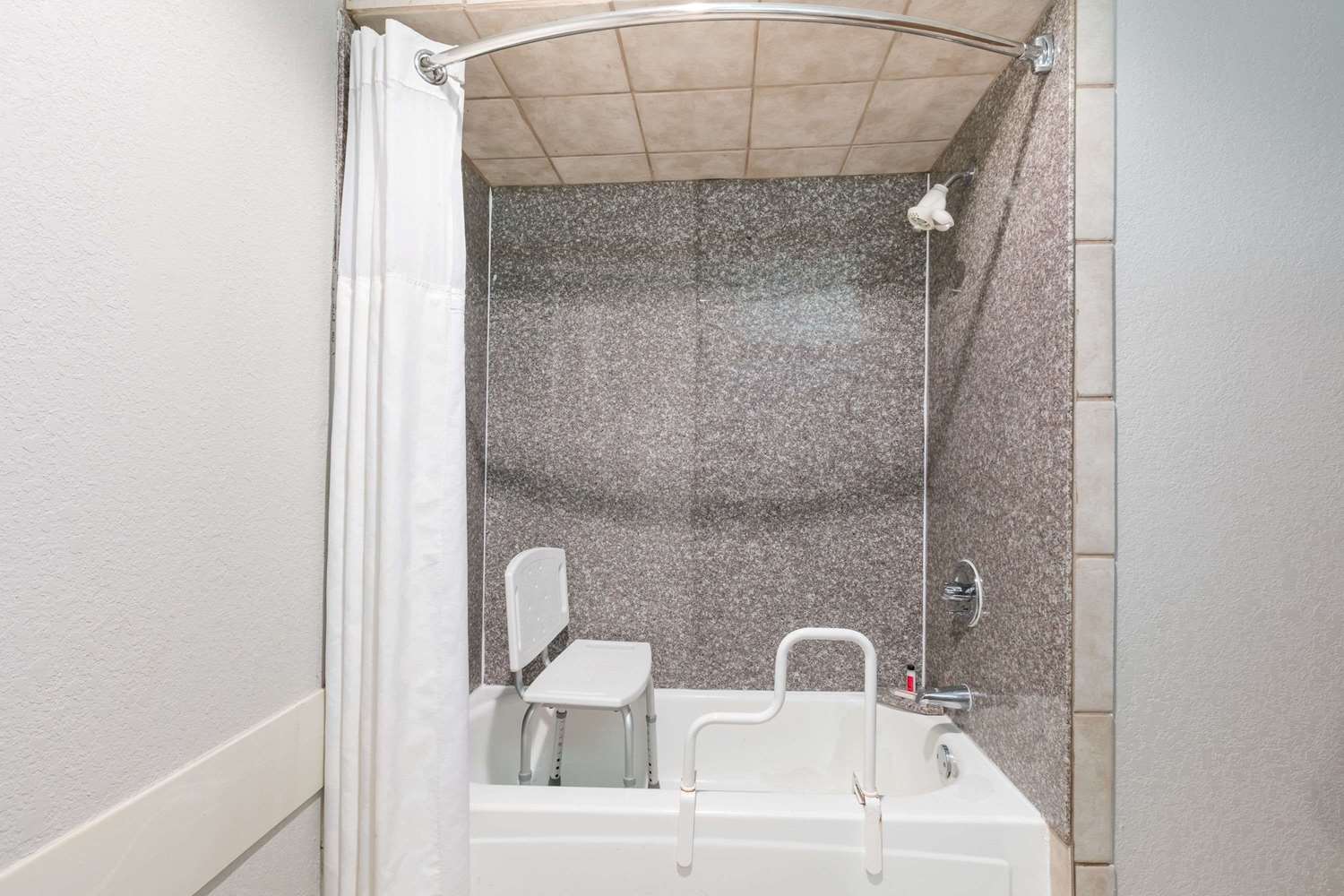 Ramada By Wyndham Oklahoma City Airport North 32/32