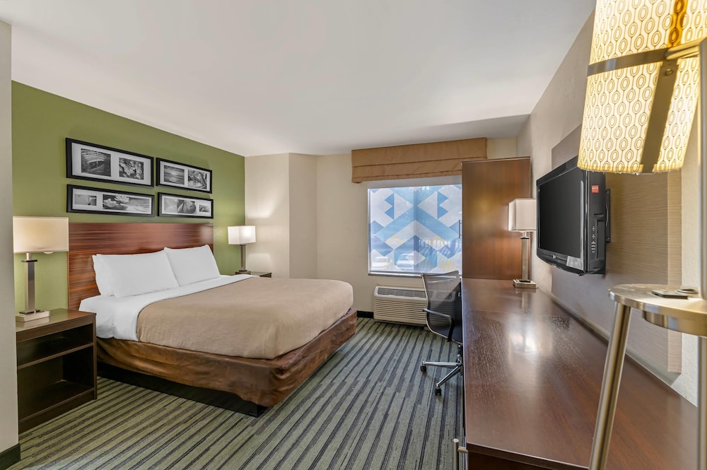 Standard, Queen Bed