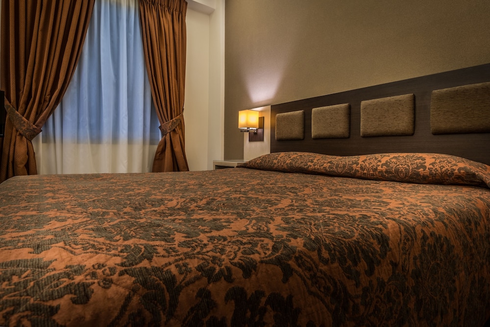 Rex Hotel 27/48