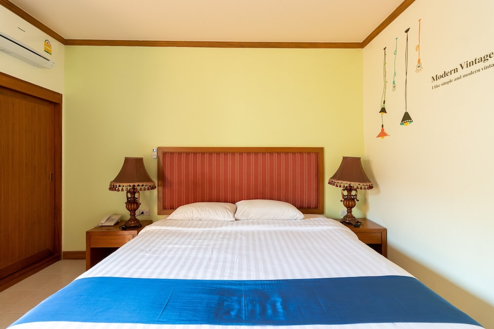 Thipurai Beach Hotel 19/50