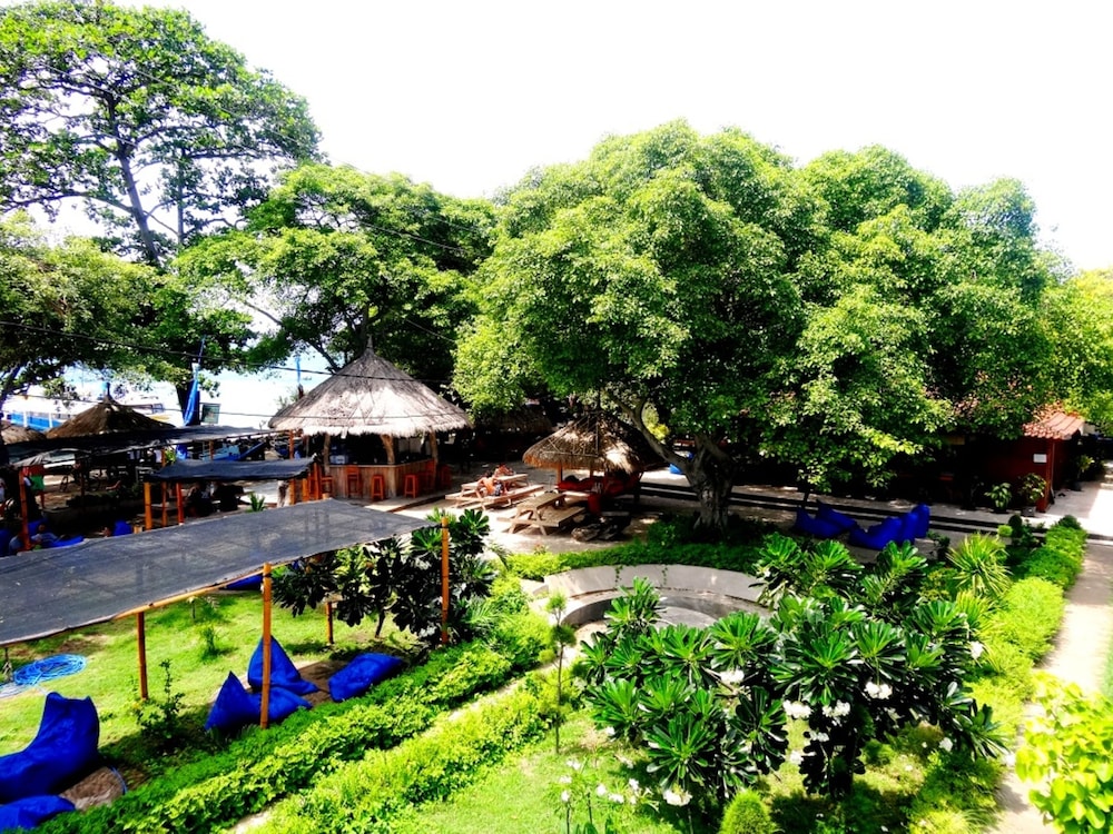 OCEANS 5 DIVE RESORT 6/77