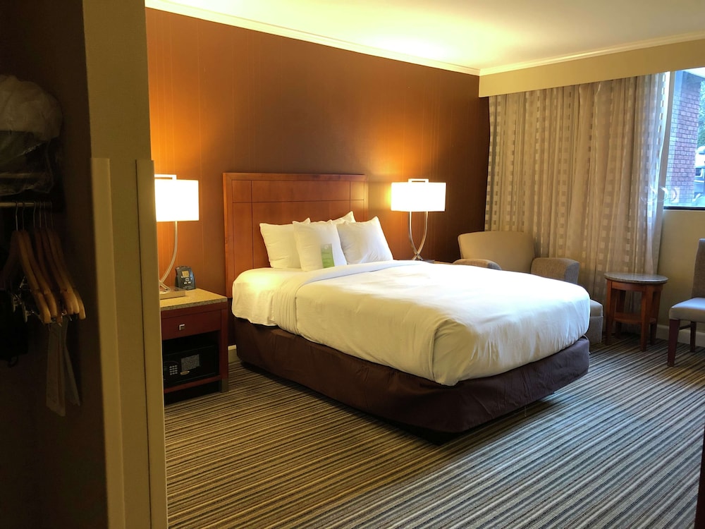DoubleTree by Hilton Akron Fairlawn 16/50