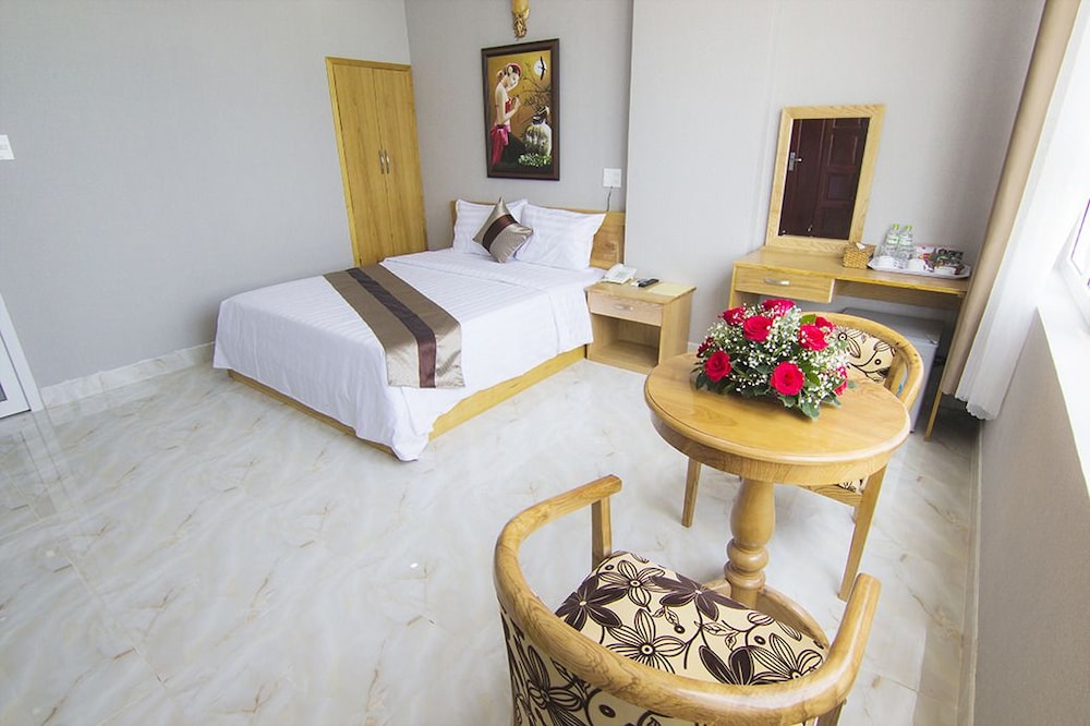 Ngoc Hanh Beach Hotel 43/75