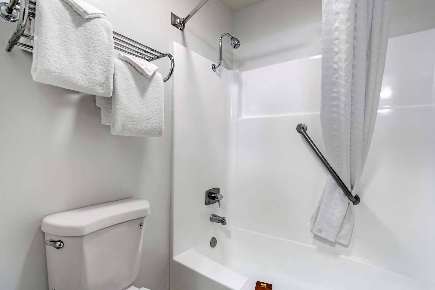 Best Western Plus Lake Front Hotel 49/51
