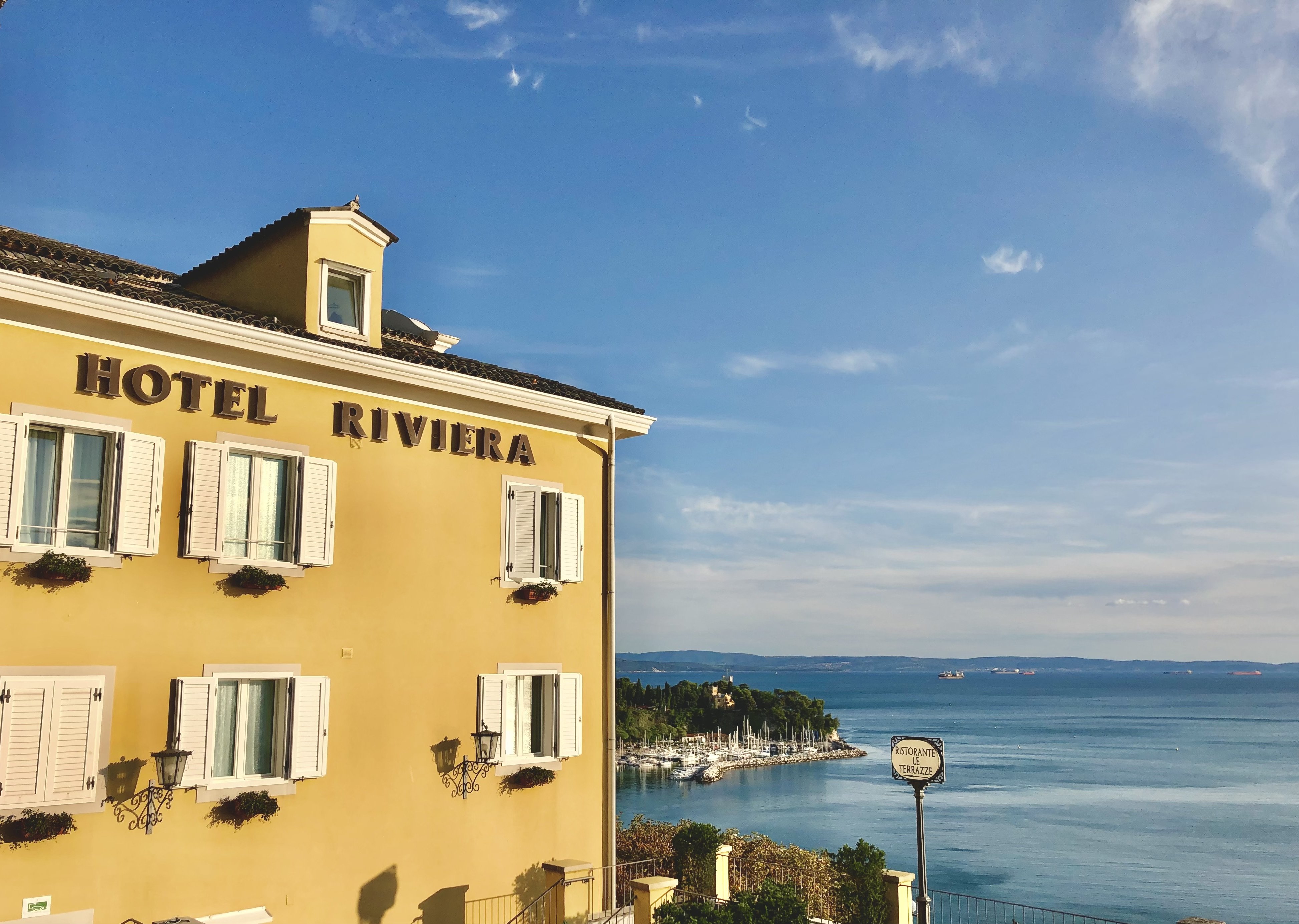 Hotel Riviera & Maximilians 57/61