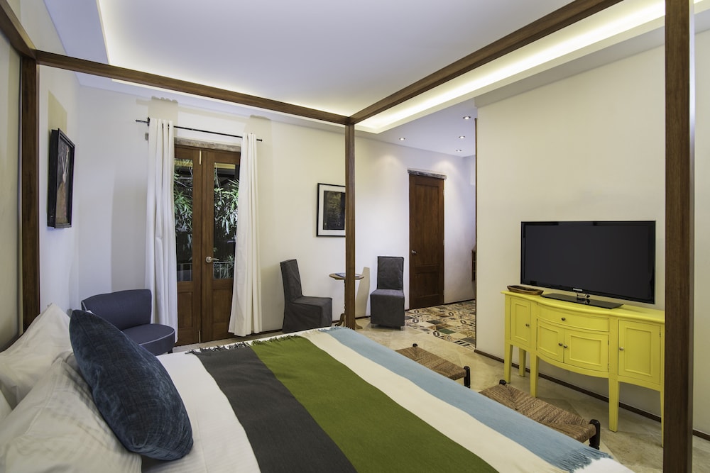 LUCA HOTEL 27/63