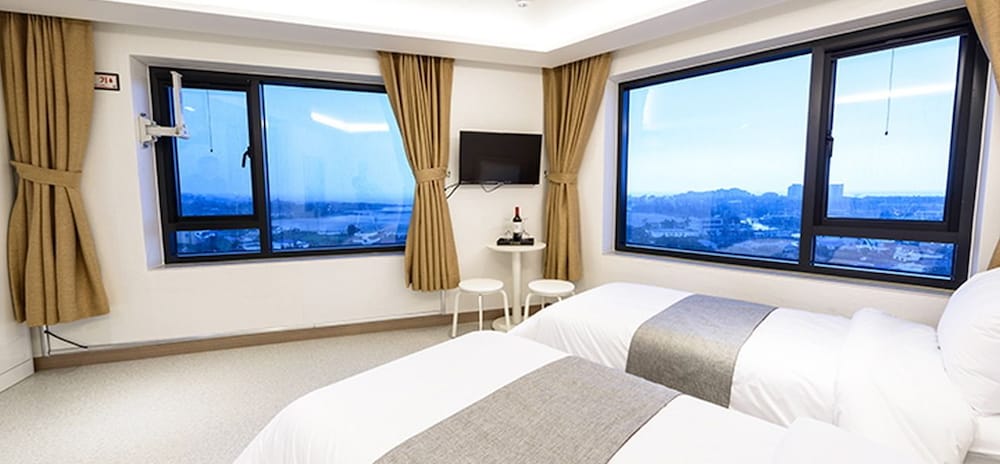 Rezion Tourist Hotel 15/44