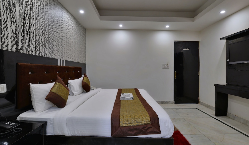 DELUXE, DOUBLE BED
