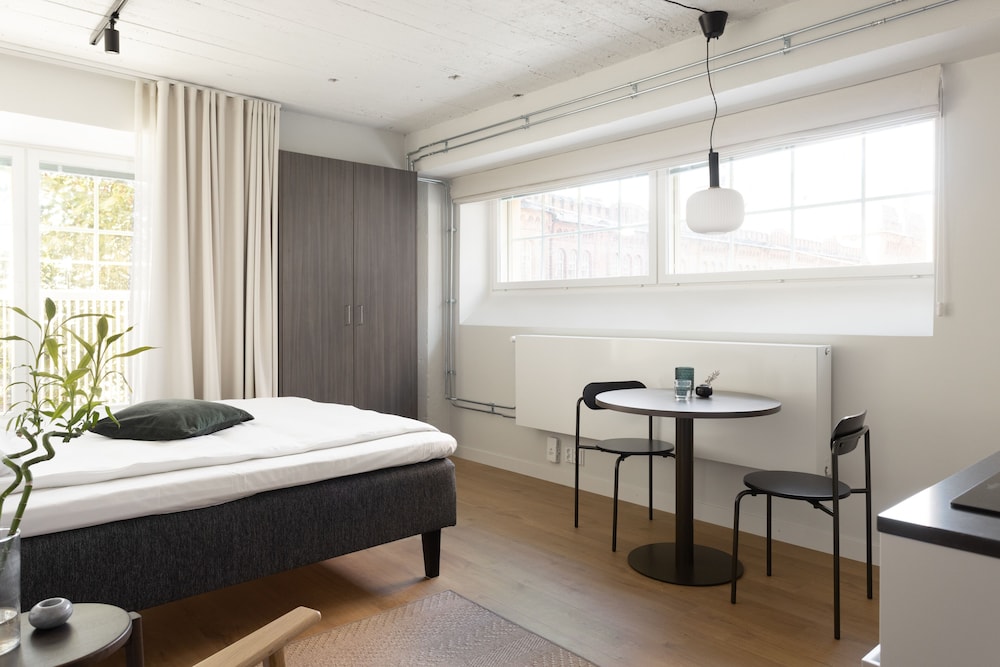 MEDIUM, STUDIO, HIGH FLOOR
