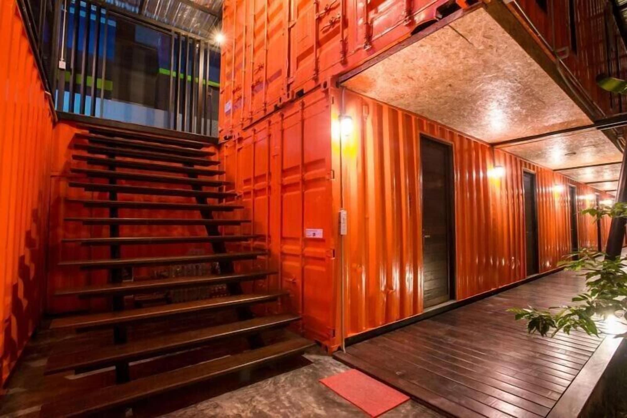 U Box Hostel 33/41