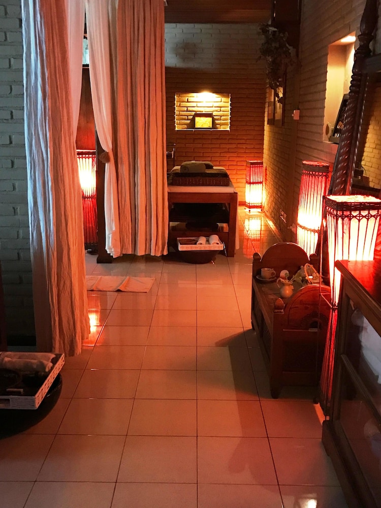 TAUCH TERMINAL RESORT TULAMBEN 35/69
