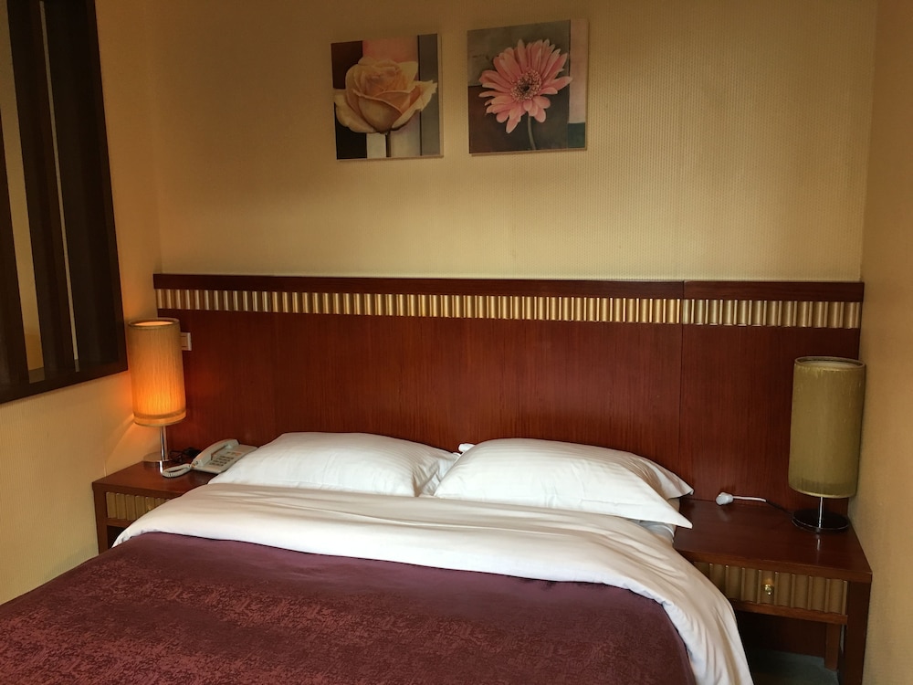 Eastern Beauty Hotel 11/26