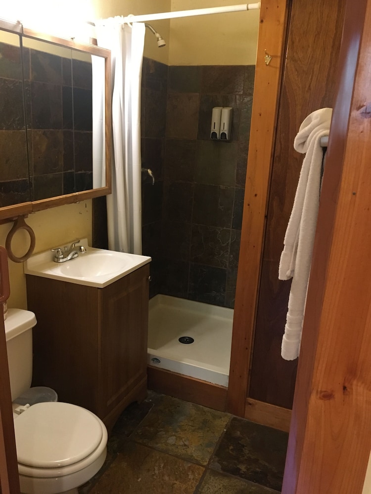 Idyllwild Bunkhouse 42/46