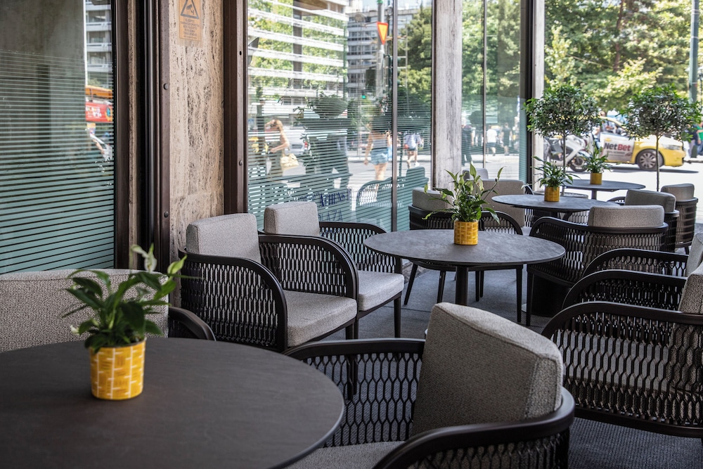 NJV Athens Plaza 56/75