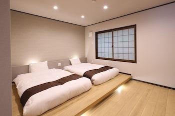 Room, Twin Beds, Unit Bath