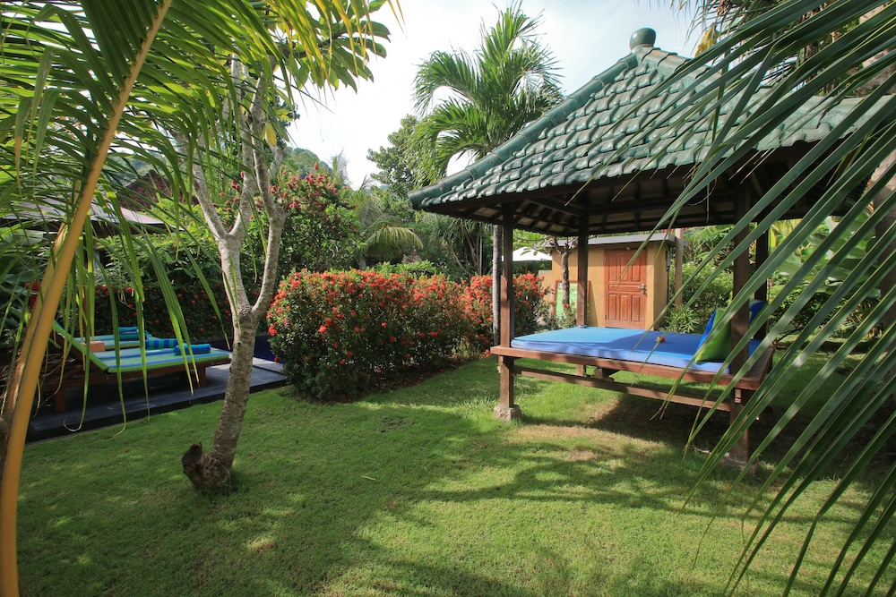 Amed Harmony Cafe And Bungalows 6/68