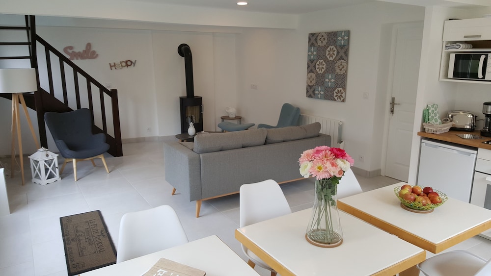 Castel Bayeux Guesthouse 26/50