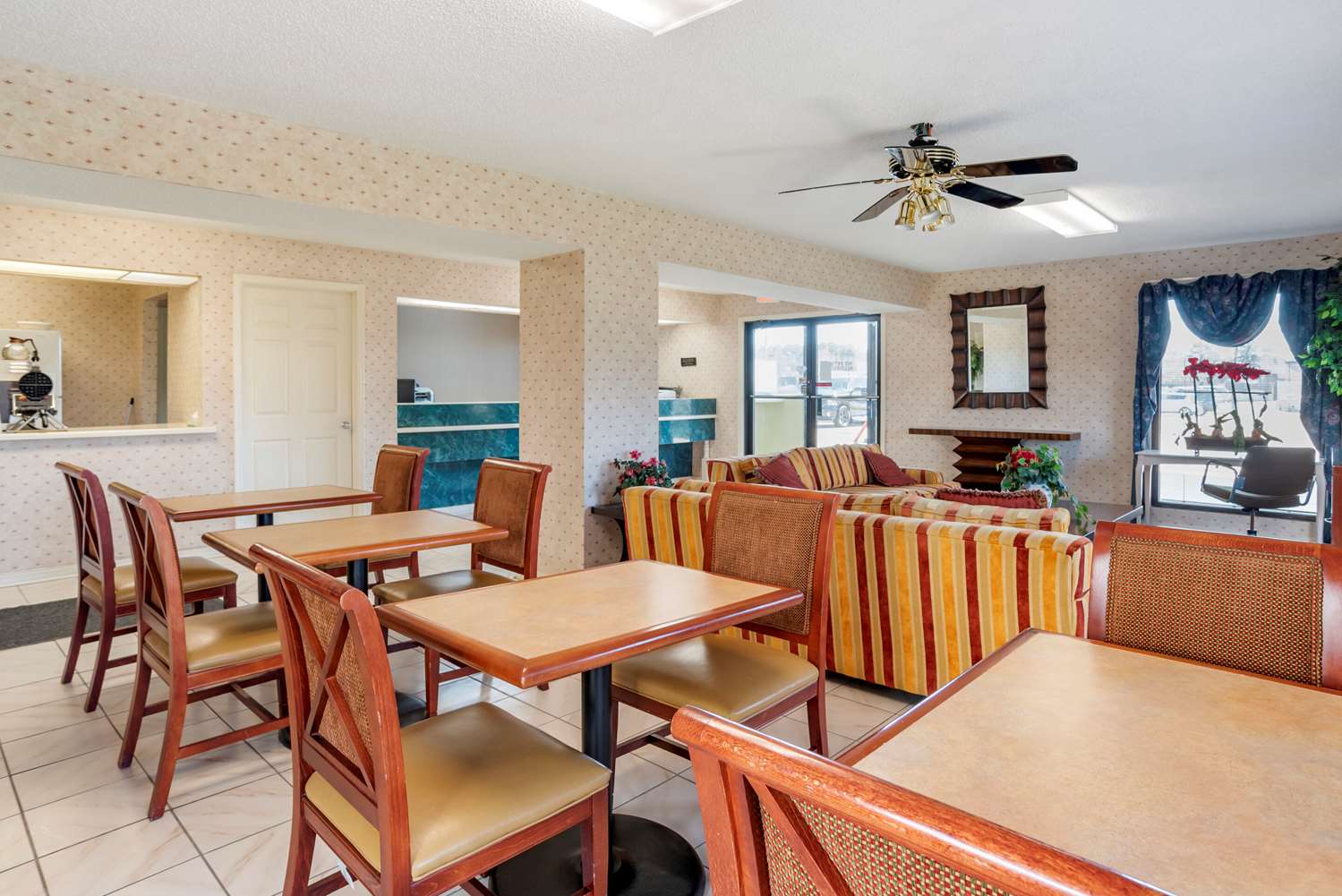 Econo Lodge Pearl - Jackson 13/17