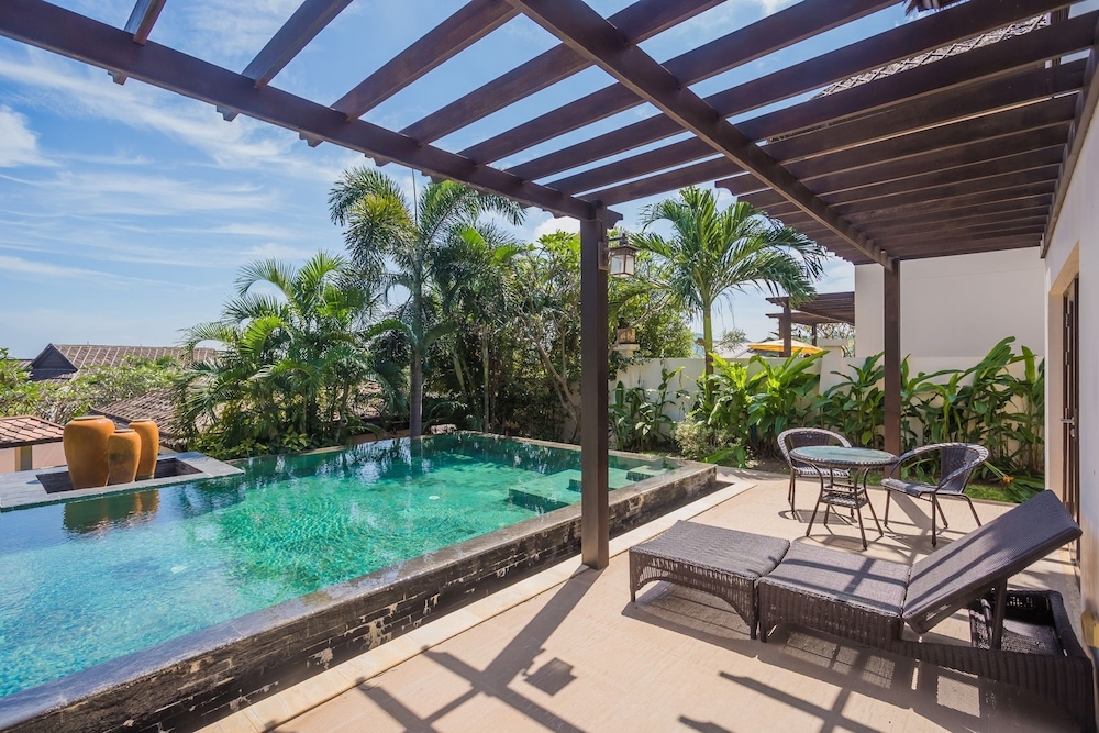 swimming pool spa