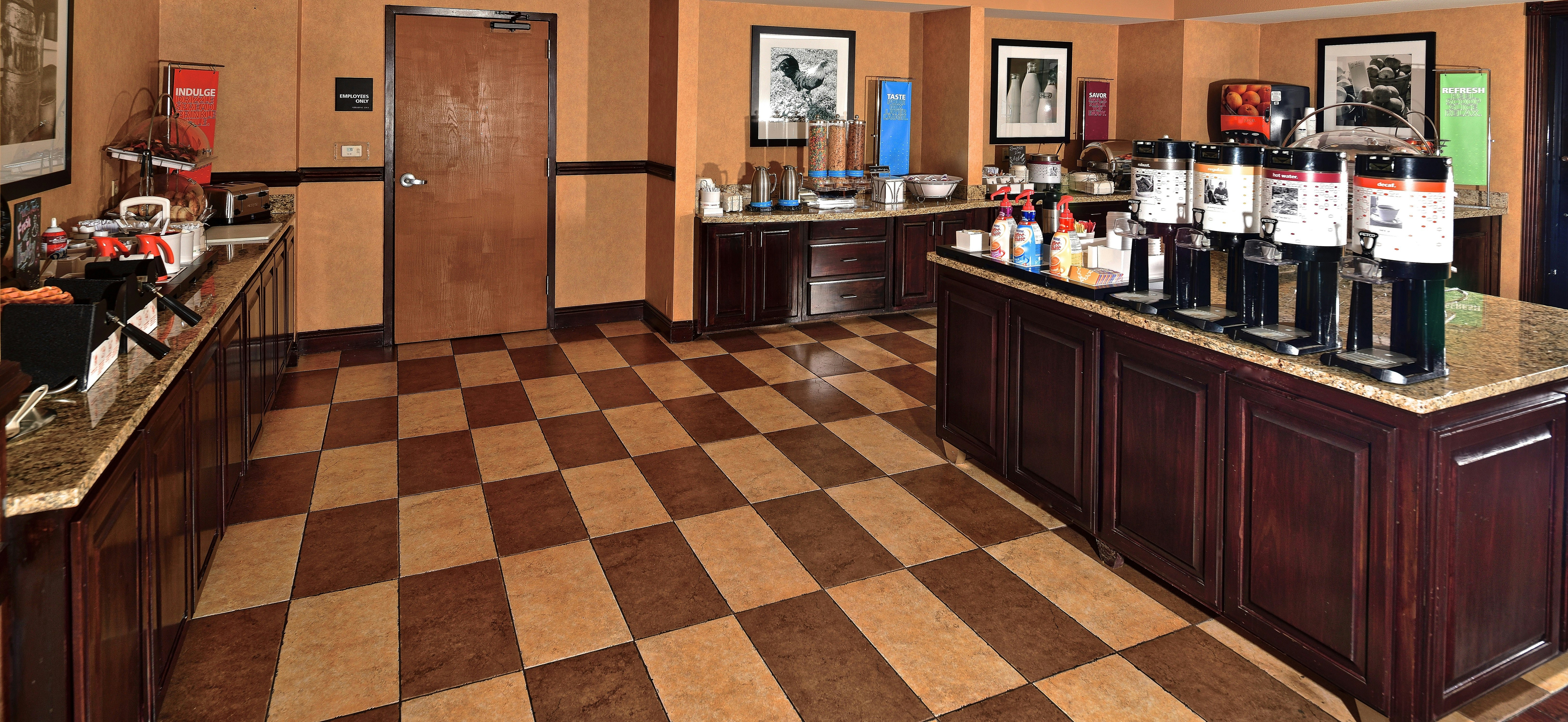 Hampton Inn & Suites Fredericksburg 2/34