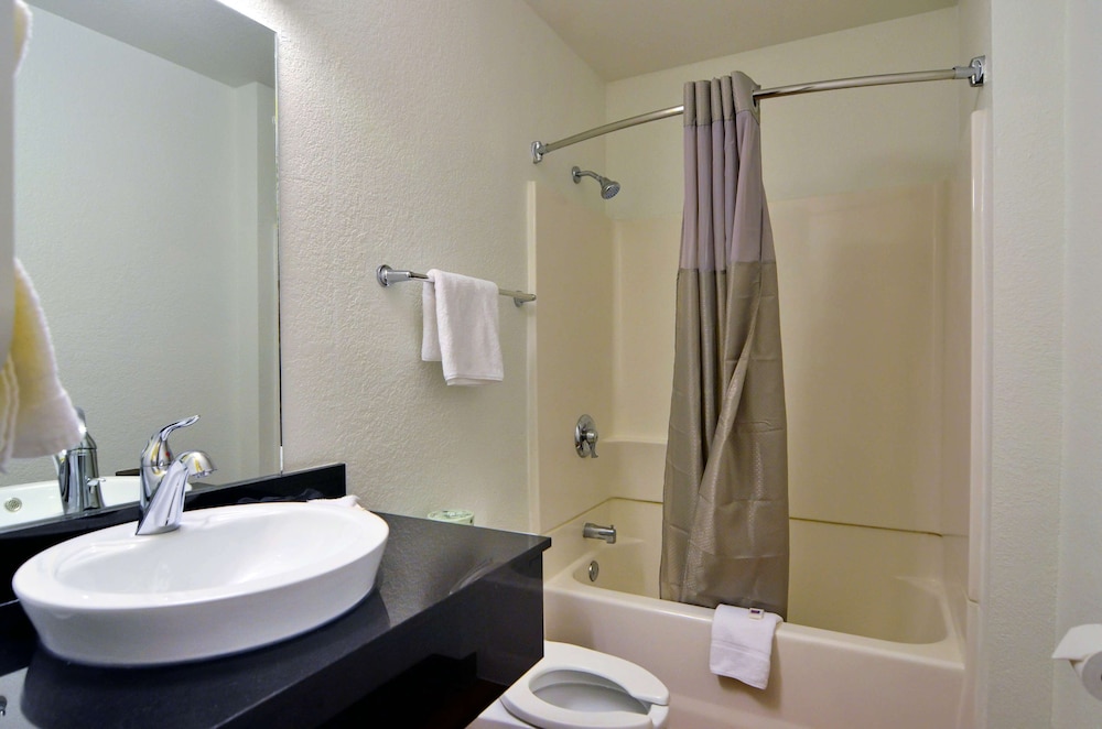 Motel6 North Palm Springs, CA - North 43/45