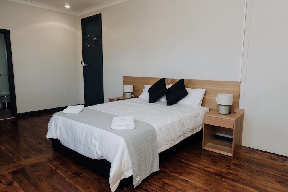 Gunnedah Hotel 9/38