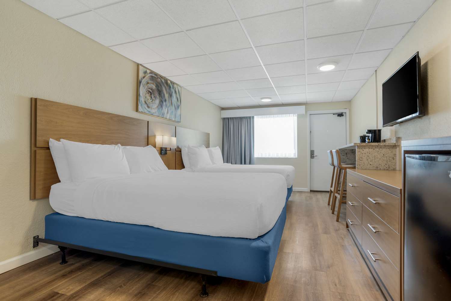 Room, 2 Queen Beds, Water View