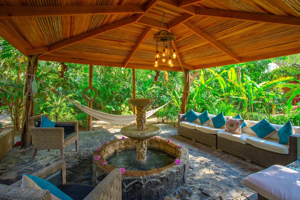 Ocho Artisan Bungalows 36/80