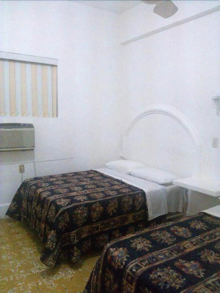 Morales Inn 29/31