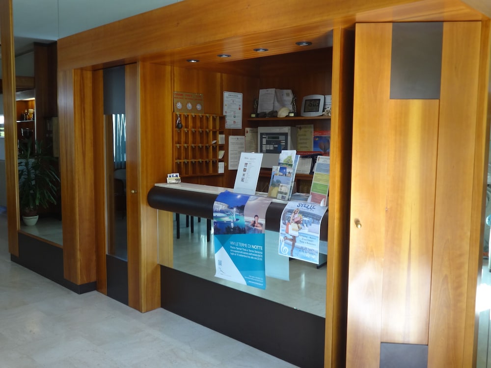 Hotel Saturno 4/30