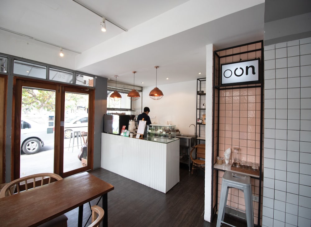 Oon Poshtel 4/50