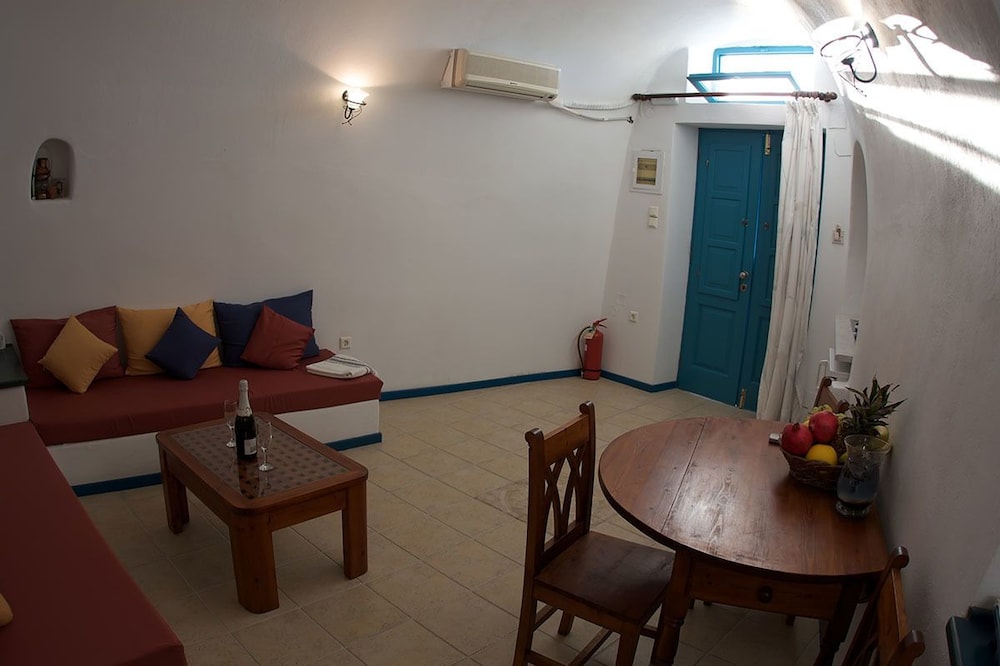 VALLAS APARTMENTS 34/50