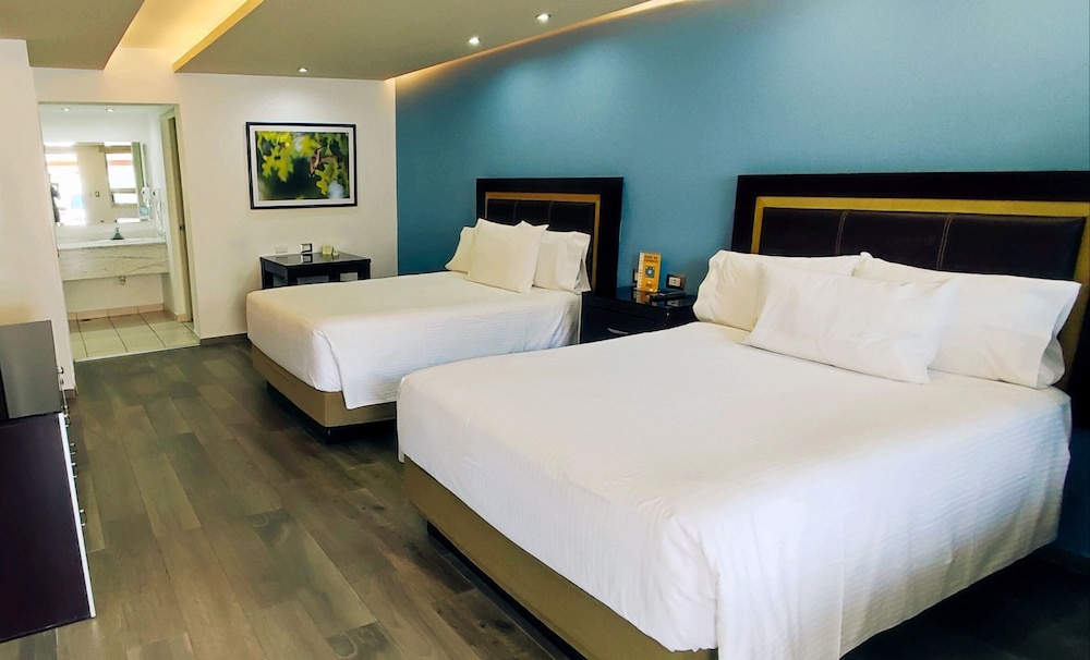Quinta Dorada Hotel and Suites 16/34