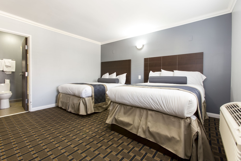 Hollywood Palms Inns & Suites 32/56