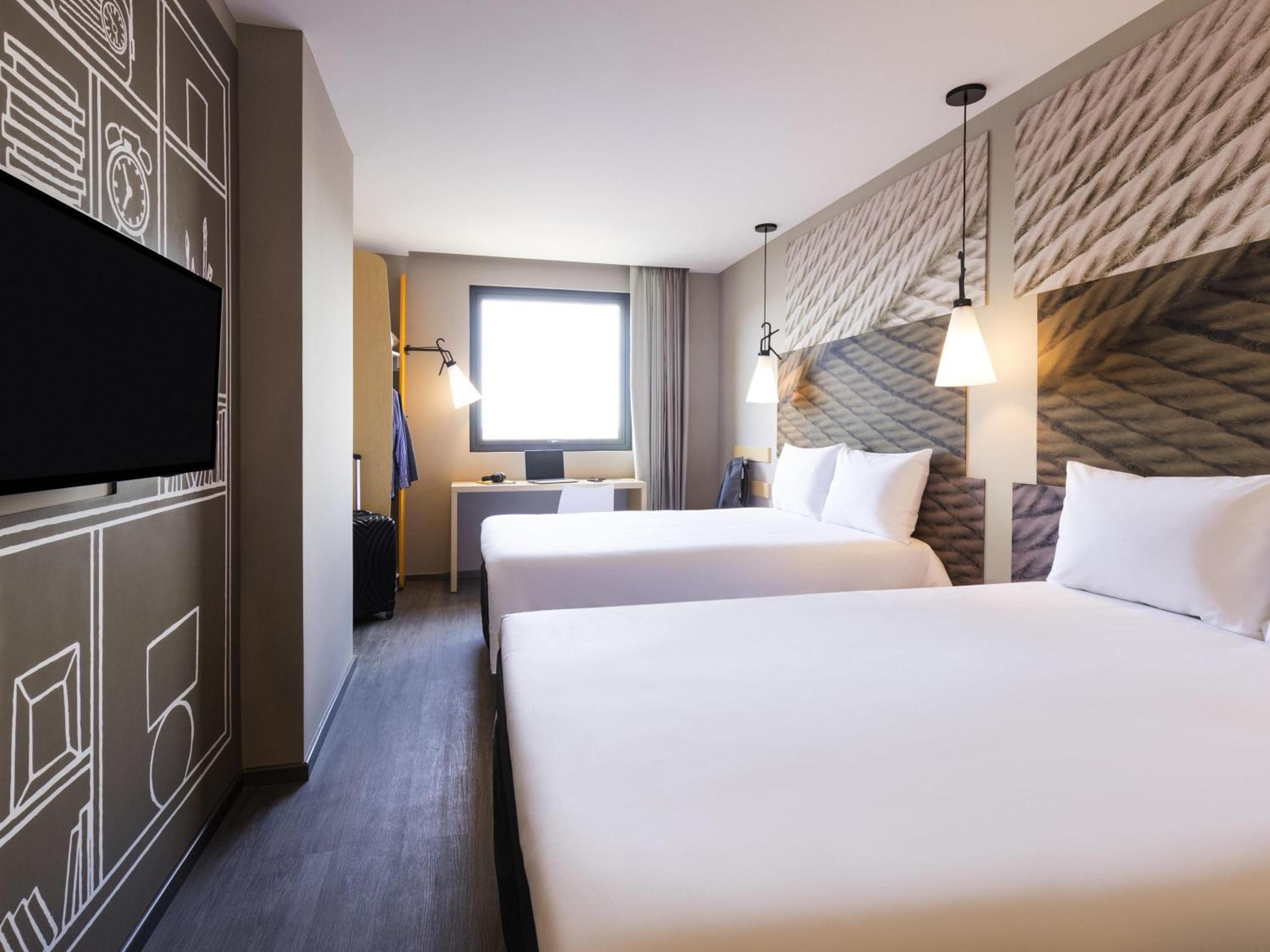 Standard, 2 Double Beds, Ibis Tijuana 2/7