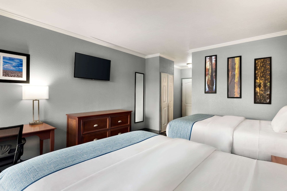 La Quinta Inn & Suites by Wyndham Dublin 11/67