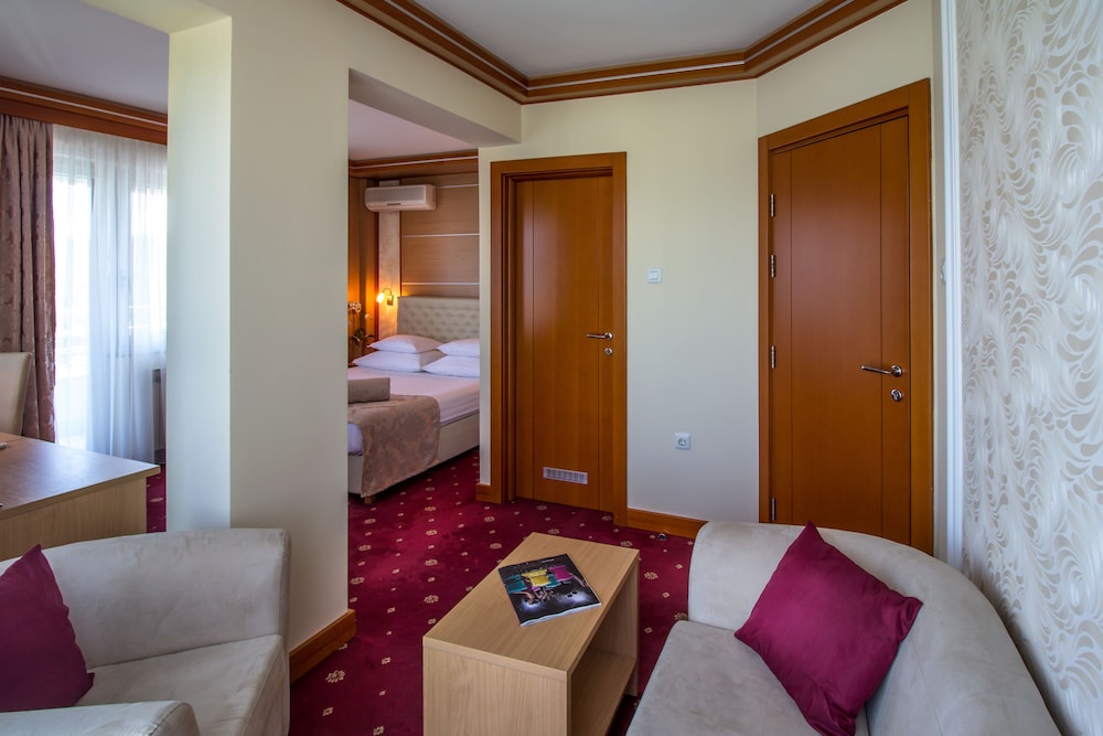 Cezar Hotel 15/27