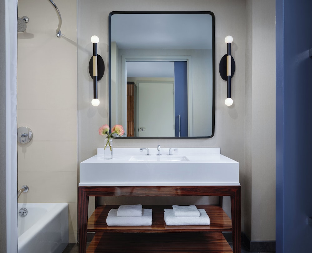 Essential, King Bed، Hotel Palomar Phoenix A Kimpton Hotel 4/7