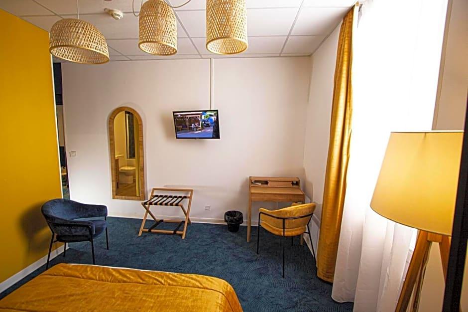 Charlie's Hotel 17/23