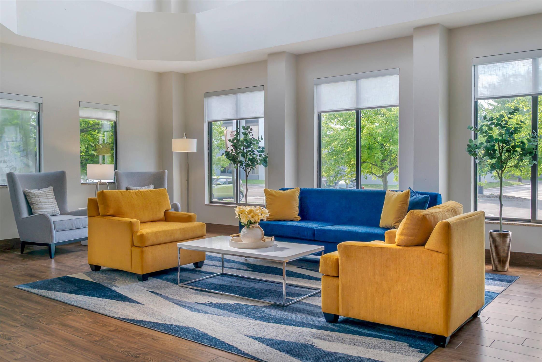 Comfort Suites Auburn Hills-Detroit 12/24