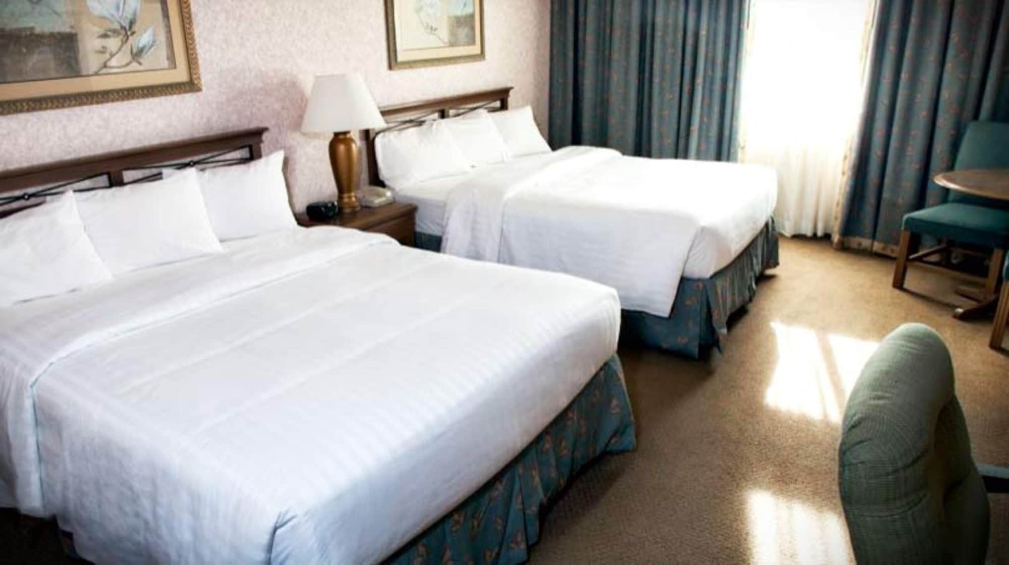 room, 2 queen beds, accessible