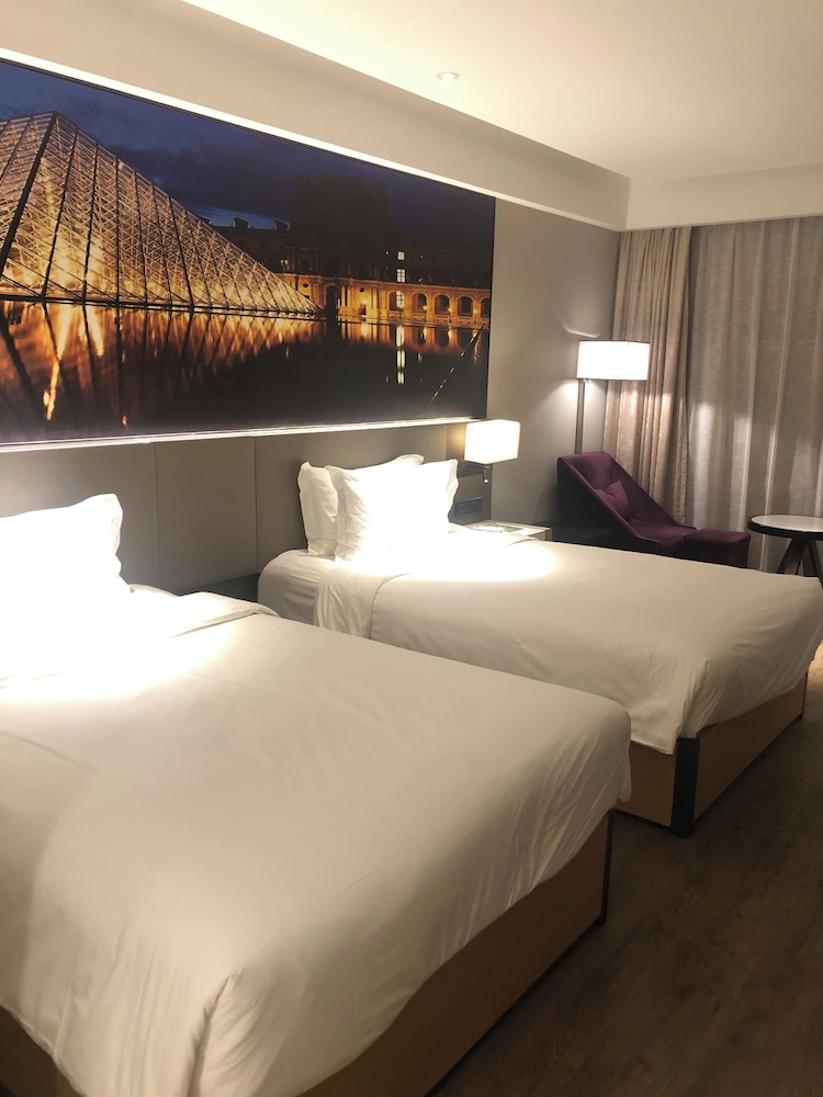 Mercure Shanghai Hongqiao Railway Station 18/37