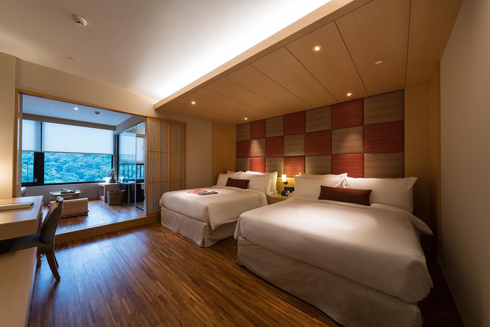 DELUXE, TWIN BEDS