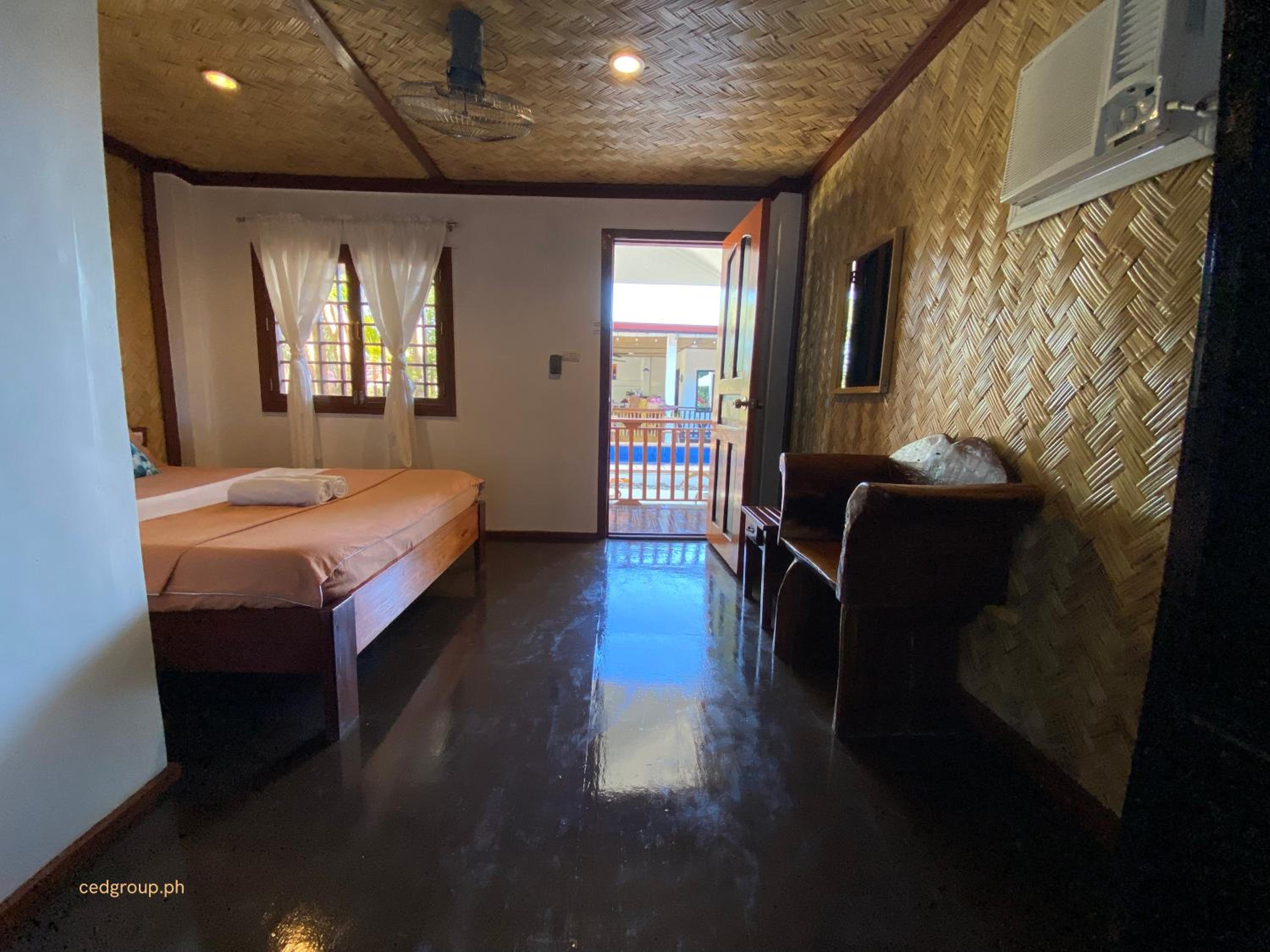 Villa, Queen Bed, Ced Villas 2/2