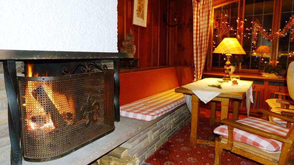 HOTEL AUX TROIS ROSES 7/54