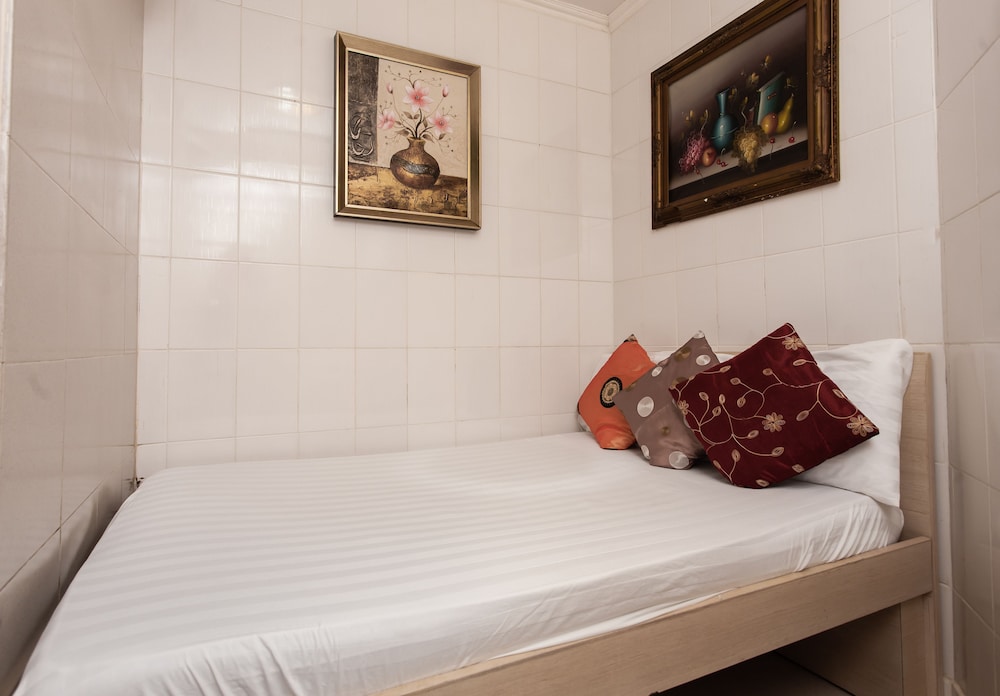 ROOM, SINGLE