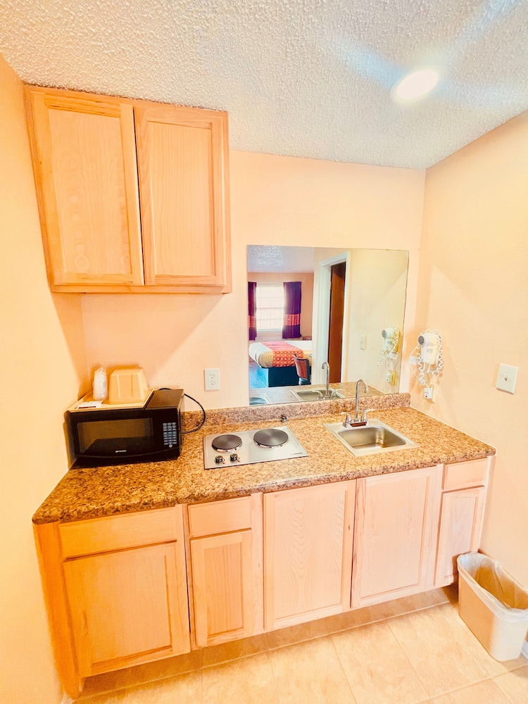 Regency Inn 32/38