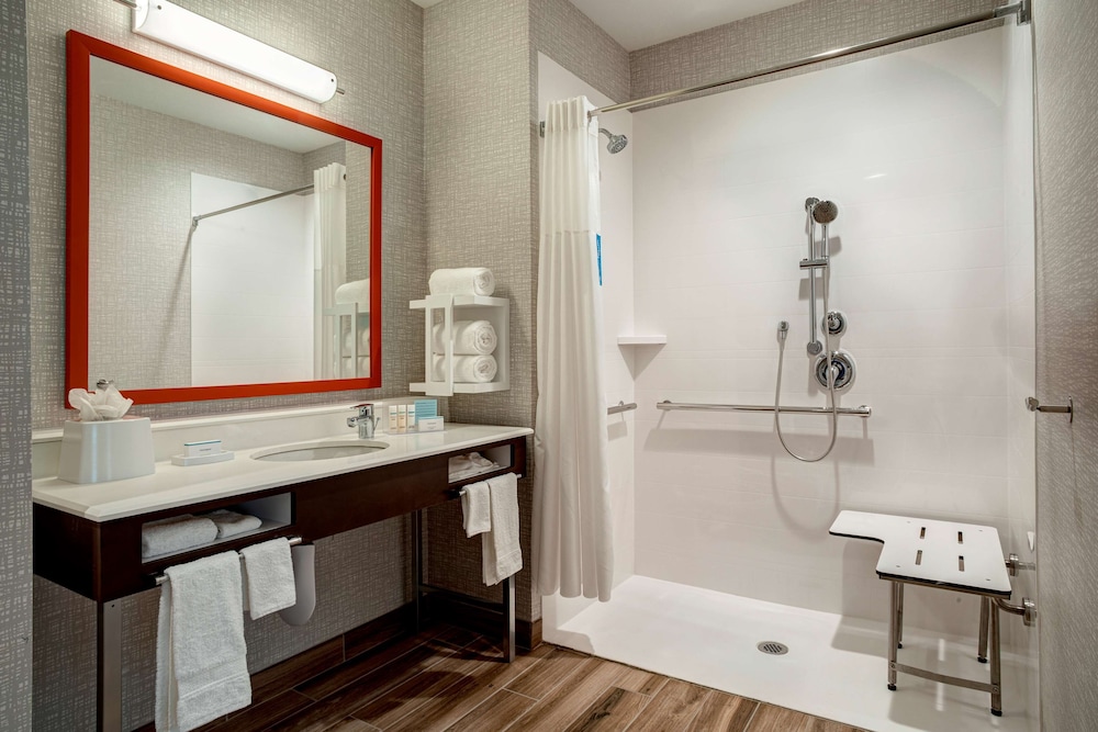 Hampton Inn and Suites Indio, CA 27/43