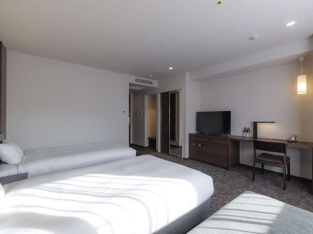 DELUXE, SINGLE, TWIN BEDS